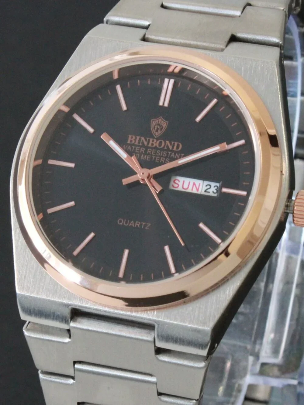 Men's Integrated Bracelet Sports Watch Stainless Steel Radiant Black Dial 40mm